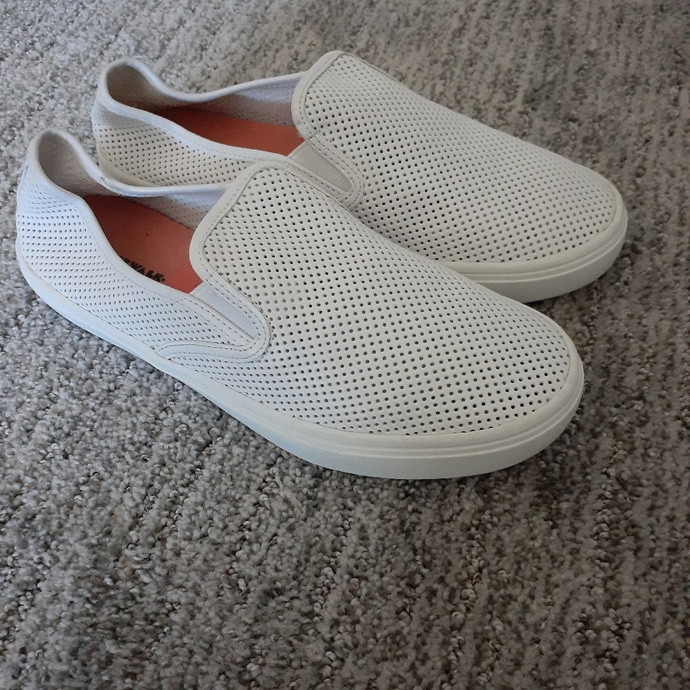 Airwalk perforated slip-ons